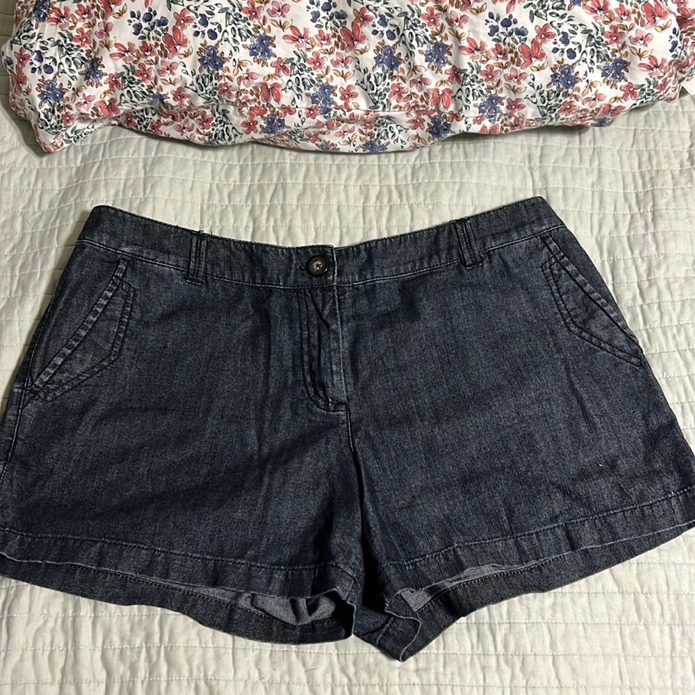 New York & company shorts size 10   inseam 3 1/2”